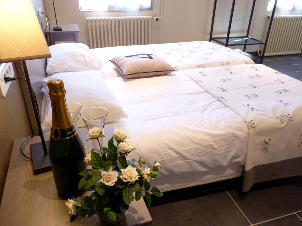 Hotel-Restaurant La P'Tite Auberge Lillebonne Pokoj fotografie
