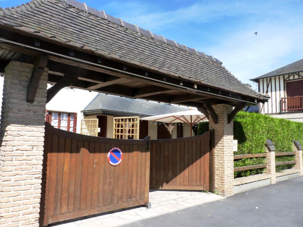 Hotel-Restaurant La P'Tite Auberge Lillebonne Exteriér fotografie