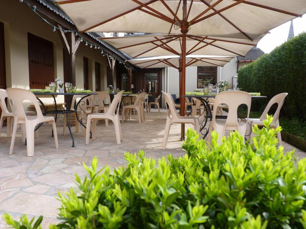 Hotel-Restaurant La P'Tite Auberge Lillebonne Exteriér fotografie